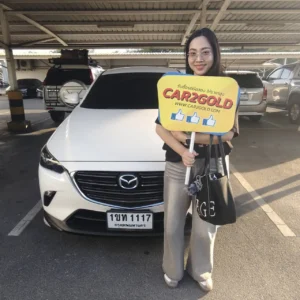 ภาพบรรยากาศทีมงาน Car2gold ตรวจสภาพและรับซื้อรถครอสโอเวอร์ Mazda CX-3 มือสอง สีขาว ถึงหน้าบ้าน ประเมินราคาฟรี ไม่กดราคา