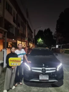 ทีมงานผู้เชี่ยวชาญเข้าตรวจเช็คสภาพ Mercedes-Benz GLA สีดำ ประเมินราคาฟรี ไม่กดราคา