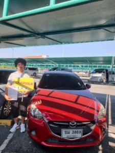 บรรยากาศนัดดูรถ Mazda 2 สีแดง Soul Red คันสวย รถดูแลดี ปิดยอดไฟแนนซ์ให้พร้อมรับเงินส่วนต่างรวดเร็ว