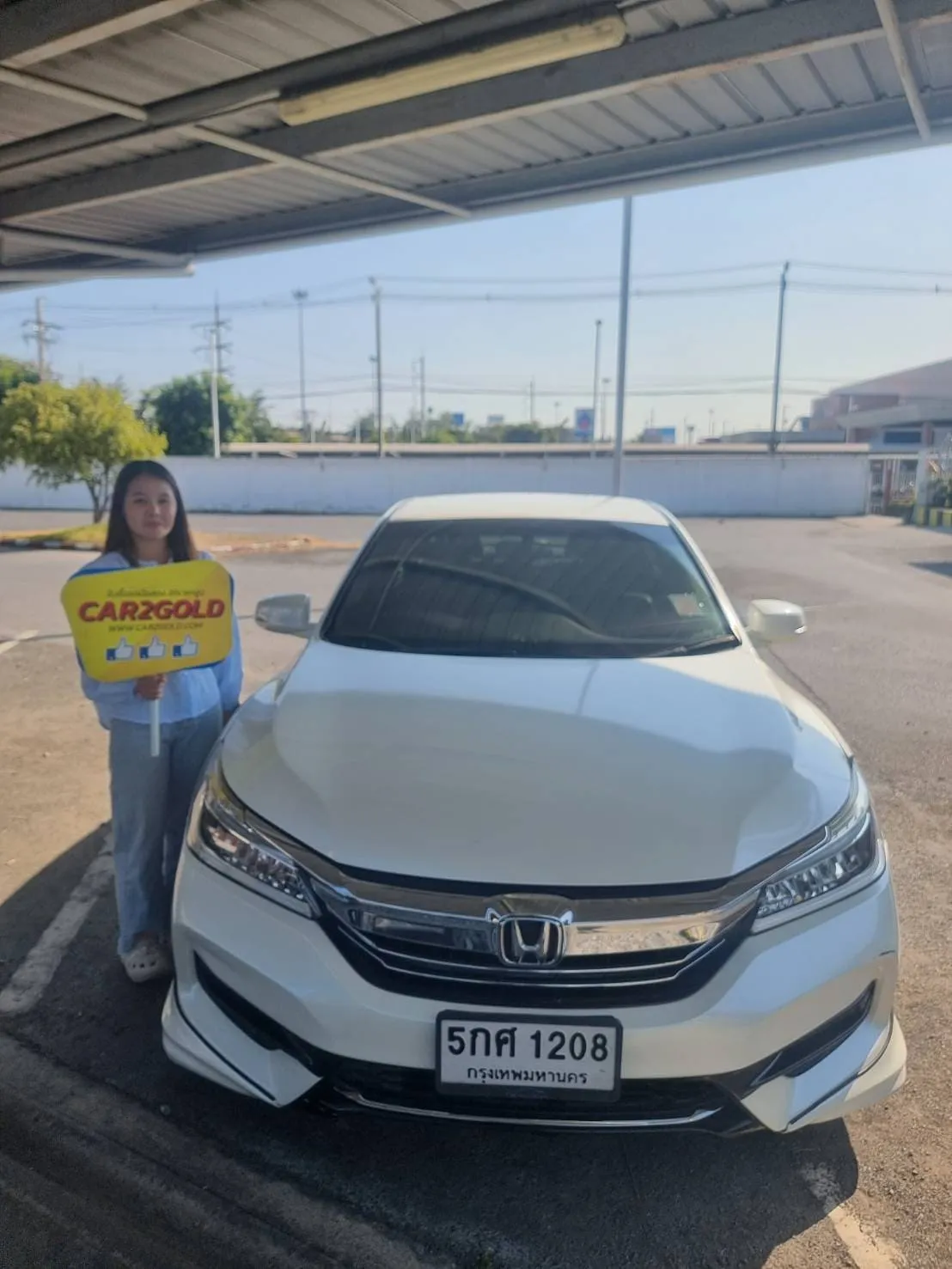 รอยยิ้มลูกค้าหลังจบการขายรถ Accord ให้กับ Car2gold ตีราคาอย่างยุติธรรมตามสภาพจริง