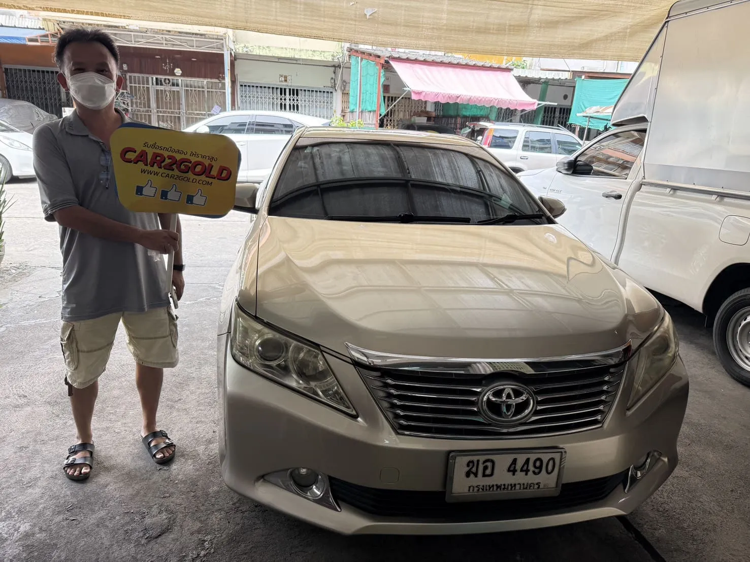 บรรยากาศนัดดูรถและทำสัญญารับซื้อรถยนต์ Toyota Camry สภาพเดิมๆ ถึงตึกออฟฟิศ โดยทีมงานรับซื้อรถมืออาชีพ