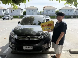 ภาพบรรยากาศลูกค้าส่งมอบกุญแจรถบ้าน Honda CR-V หลังตกลงขาย บริการปิดยอดไฟแนนซ์รวดเร็ว ไม่กดราคา