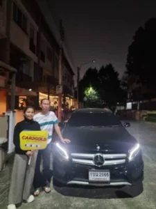 ทีมงานผู้เชี่ยวชาญเข้าตรวจเช็คสภาพ Mercedes-Benz GLA สีดำ ประเมินราคาฟรี ไม่กดราคา