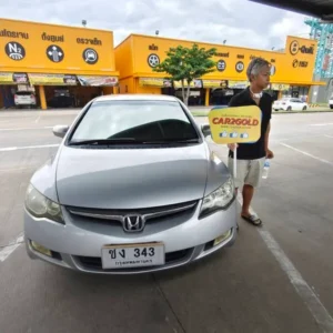 ภาพทีมงานรับซื้อรถ Honda Civic สภาพเดิมๆ บริการดูรถฟรีถึงที่ทำงาน