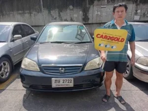 รีวิวลูกค้าถ่ายรูปคู่กับรถเก่า Honda Civic โฉม Dimension (ES) หลังใช้บริการรับซื้อรถมือสองกับ CAR2GOLD