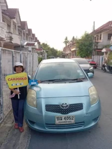 บริการรับซื้อ Toyota Yaris 5 ประตู สีฟ้า ประเมินราคาและทำสัญญาถึงหน้าบ้าน